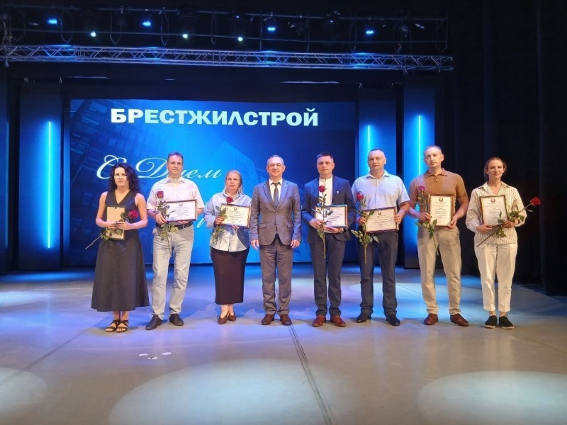 В Бресте сегодня поздравляли и награждали лучших строителей