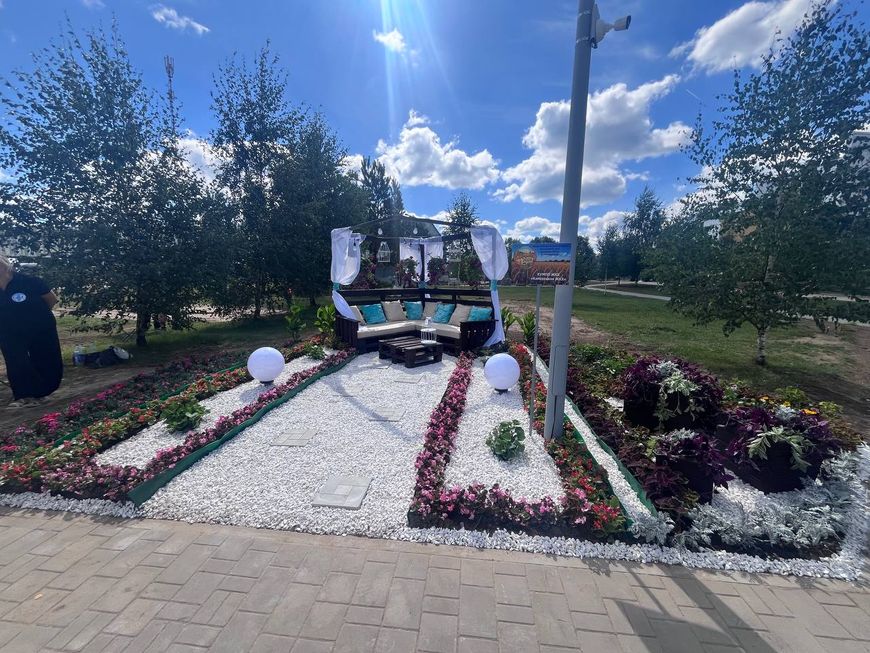 Стильные и оригинальные клумбы к областным «Дажынкам» создали в Барановичском районе