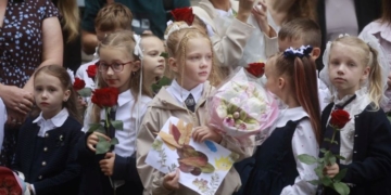 Руководство области сегодня посетит торжественные линейки