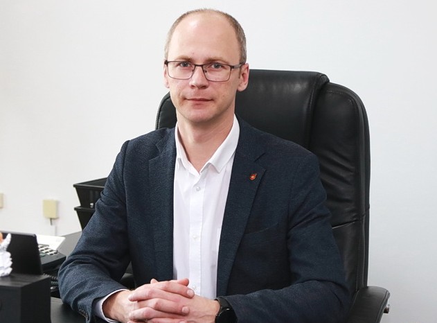 Коллективу областного управления ЖКХ представили нового руководителя — Василия Дюбинского