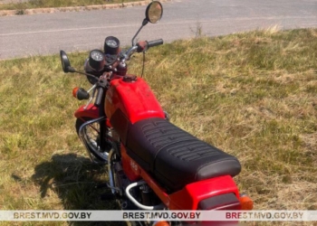 Два друга погоняли по Пинску и окрестностям на угнанной «Яве», теперь им грозит до 6 лет