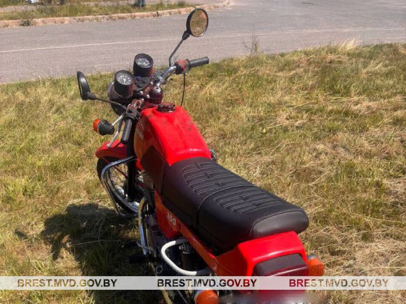 Два друга погоняли по Пинску и окрестностям на угнанной «Яве», теперь им грозит до 6 лет