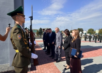 На Гарнизонном кладбище Бреста открыли памятную доску Московской области