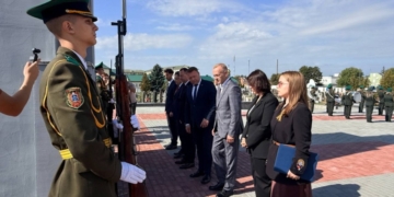 На Гарнизонном кладбище Бреста открыли памятную доску Московской области