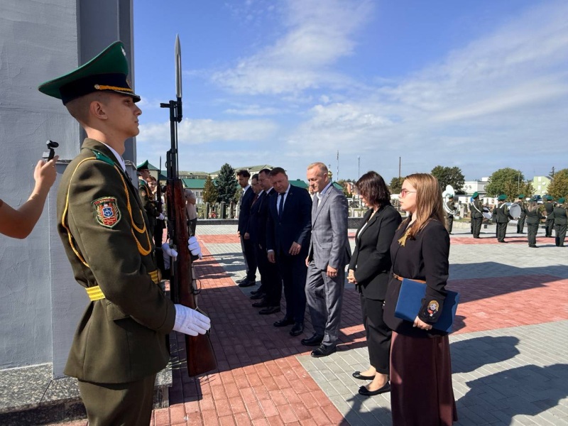 На Гарнизонном кладбище Бреста открыли памятную доску Московской области