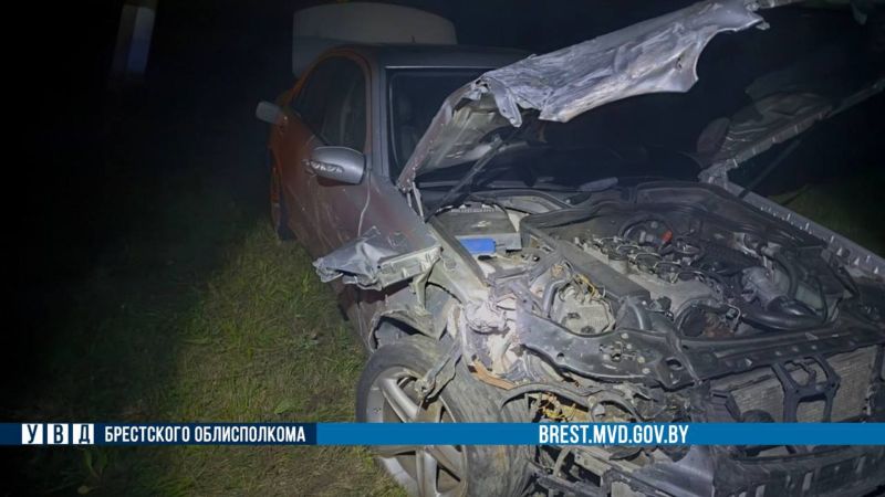Mercedes с пьяным водителем догнал Peugeot в Кобринском районе
