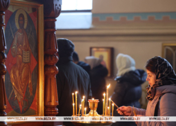 Православные верующие празднуют Покров Пресвятой Богородицы