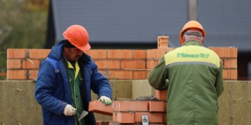 В Тельмах строители уже возводят стены новой школы