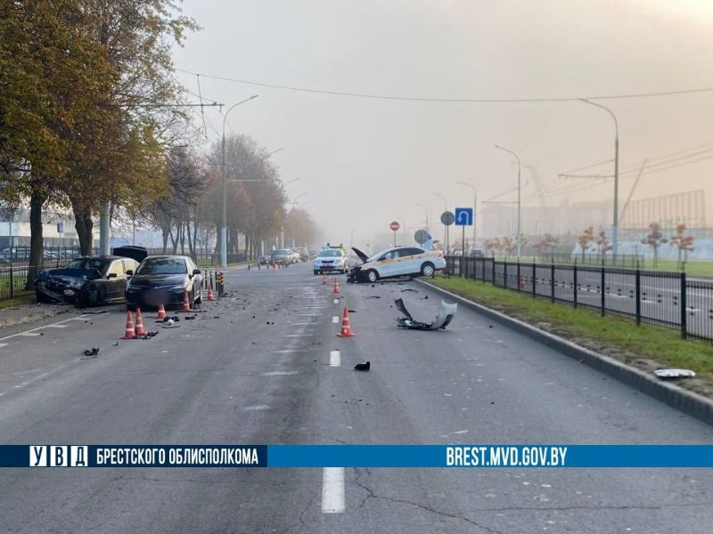 ДТП в Бресте на Янки Купалы. 2 водителя в больнице