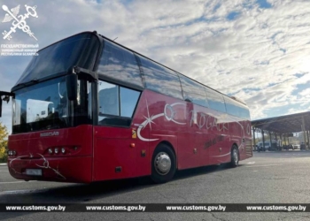Пассажирский автобус незаконно пытались ввезти из-за границы