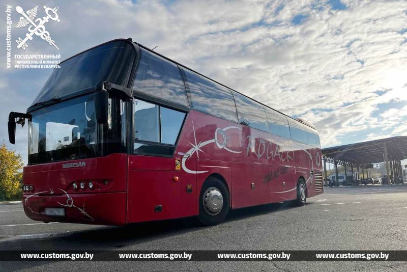 Пассажирский автобус незаконно пытались ввезти из-за границы