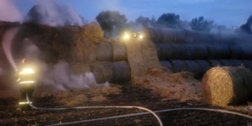 В Бресте горела скирда соломы. Более 100 тонн удалось спасти